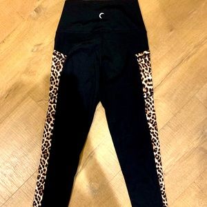 NWOT Zyia active leopard crop